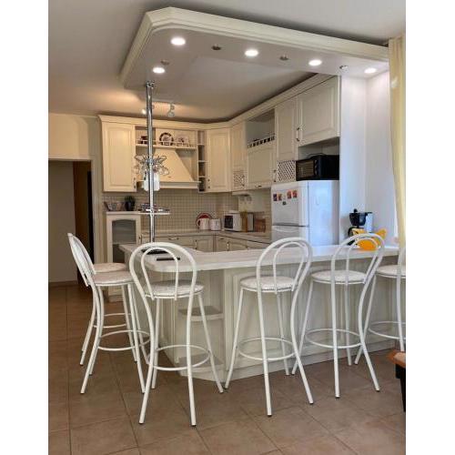 Luxury Breeze Apartment