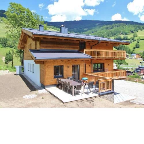 Luxury Chalet in Saalbach Hinterglemm near Ski Area
