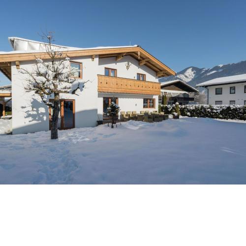 Luxury Chalet near Ski Area in Zell am See