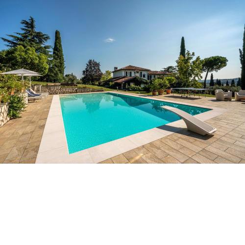 Luxury estate on the hills of Salò