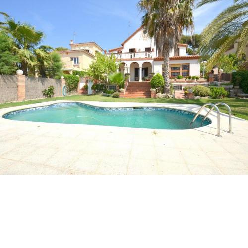 LUXURY FAR hlclub VILLA HUTB-38674 CRISTOFAR