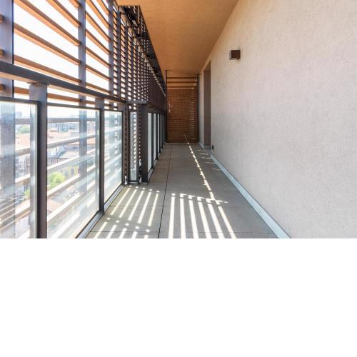 Luxury flat with pool gym spa parking - Unit9B