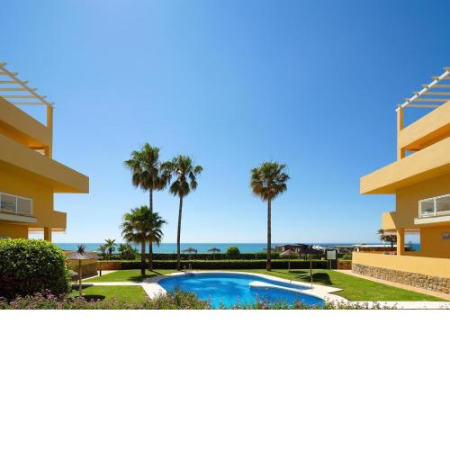 Luxury Front Line Beach Apartment