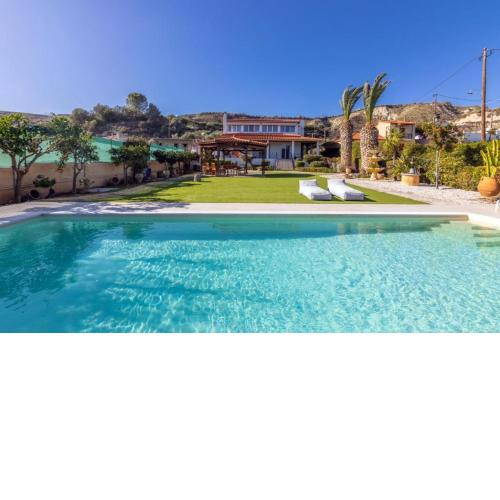 Luxury Garden Villa with private pool