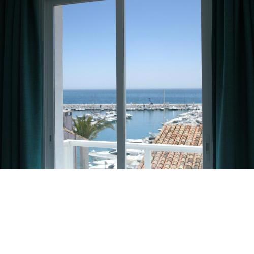 Luxury Holiday Apartment in Puerto Banus Marina with sea views