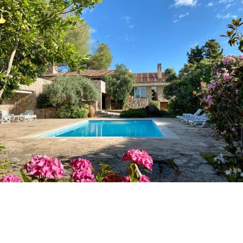 Luxury home Paraiso with pool and gym