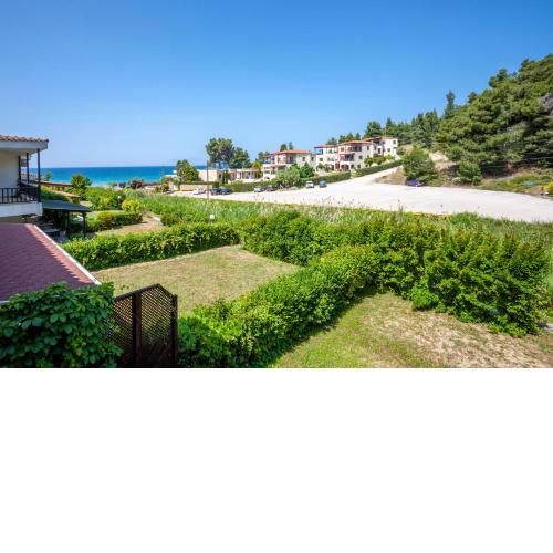 Luxury house in Elani beach 100m by the sea