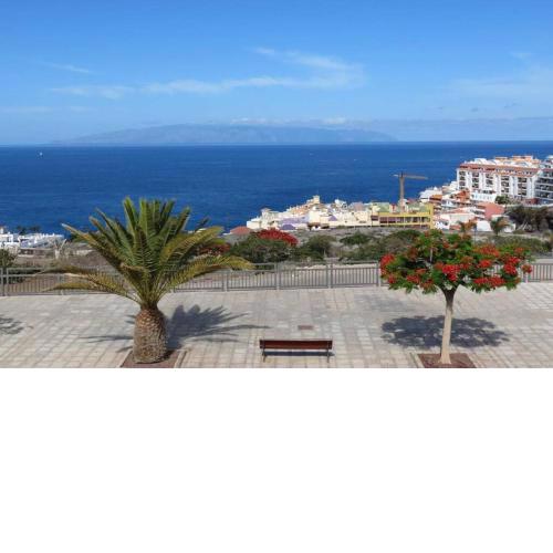 Luxury House with 3 Bedrooms, Sea Wiew and Swimming Pool in a quiet Residence