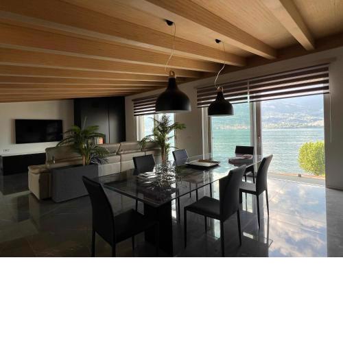 Luxury Lakefront Penthouse