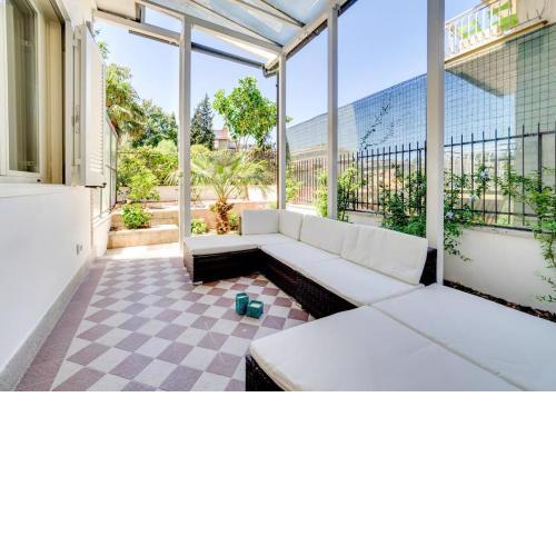 Luxury, large flat with terrace on Vatican Walls