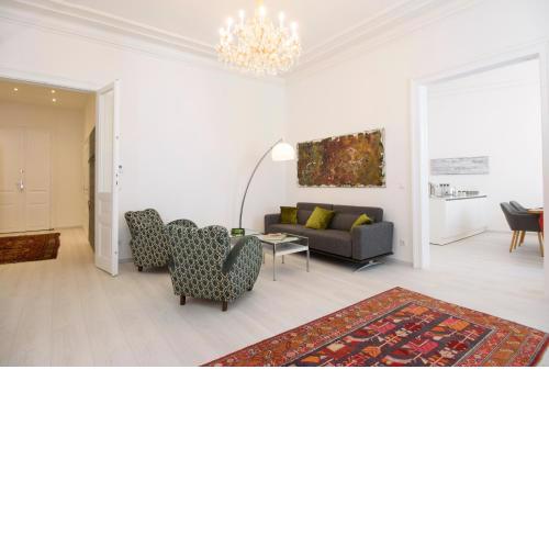 Luxury Living - Centrally Located