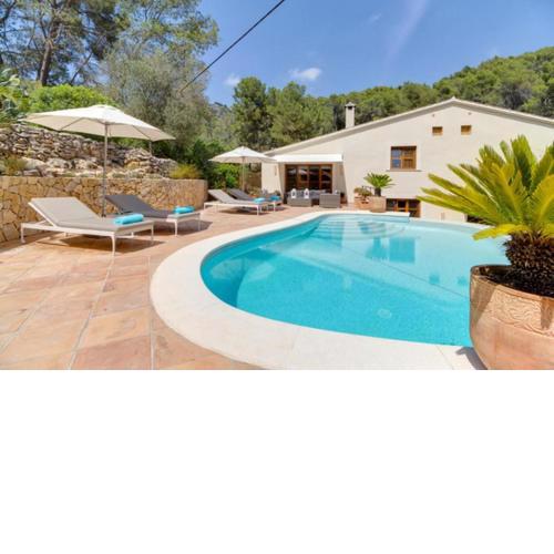 Luxury Mallorca Holiday Villa with Private Pool and Garden, Mallorca Villa 1001