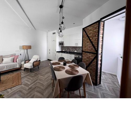 Luxury new 6 pax apart Downtown.