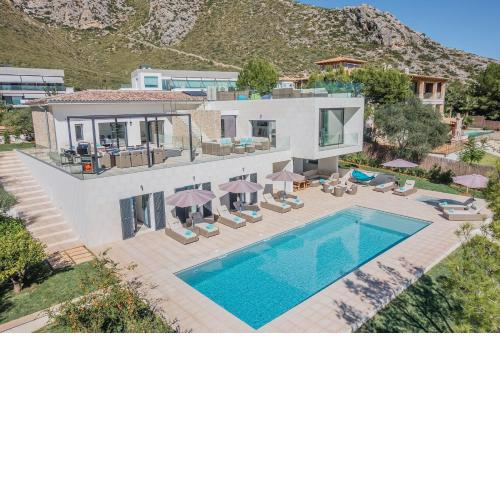 Luxury new villa with fabulous sea views