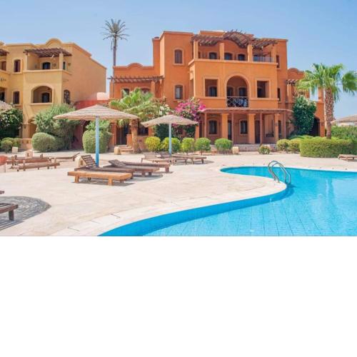 Luxury One bedroom in west golf with sharing pool And Wifi