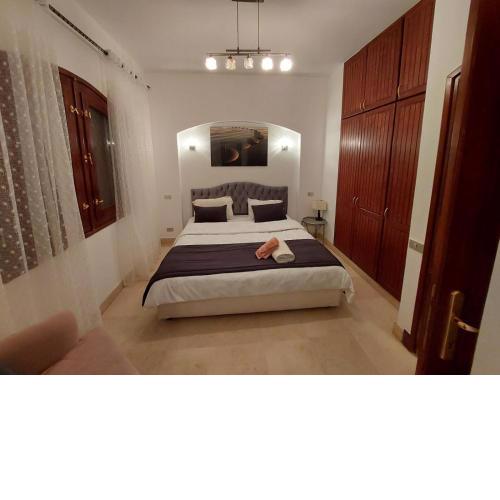 luxury one bedroom in west golf with sharing pool