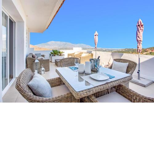 Luxury Penthouse Mairena Forest with Seaview & Whirlpool │ Elvira │Marbella │10min to the Beach