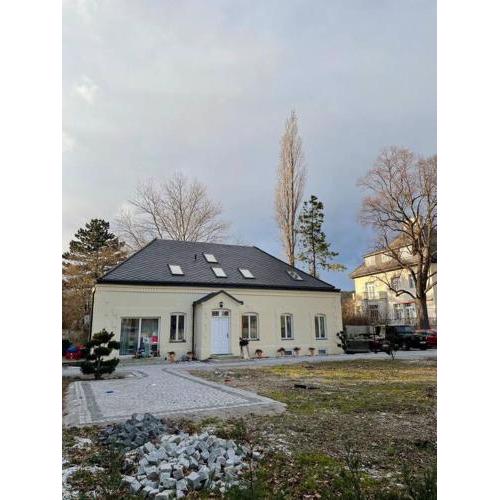 Luxury Private Villa w Outdoor Swimming Pool, Free Parking n PARTY FRIENDLY