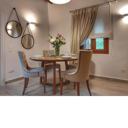 Luxury Retreat close to Gerolimni and Achla Beach