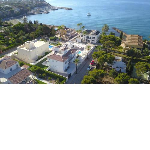 Luxury Seaside Villa with private pool in Cabo Roig