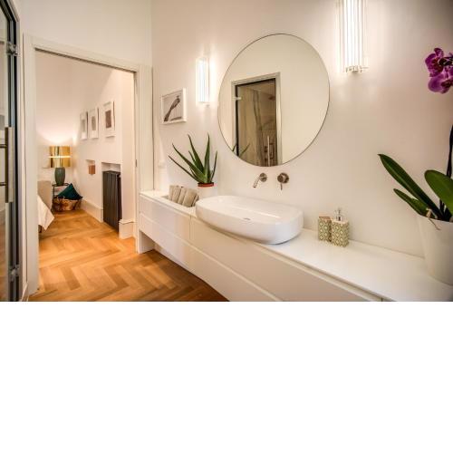 Luxury suite in Spanish Steps Square