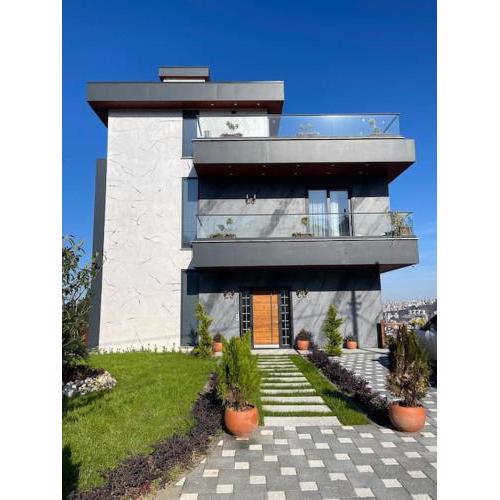 Luxury Triplex Villa