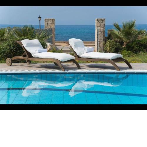 Luxury Villa Beachfront 5 Bedrooms 10-12 Persons