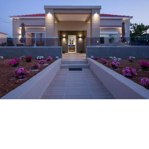 Luxury Villa Eva-Mari with jacuzzi, 50m from the beach