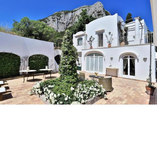 Luxury Villa Fiorita by Elite Villas