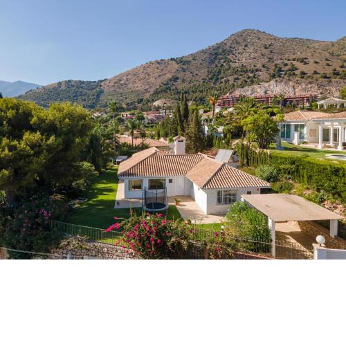 Luxury Villa The View - Pool, BBQ and Jacuzzi
