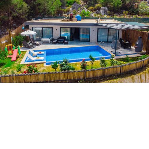 Luxury Villa with Jacuzzi in Kas