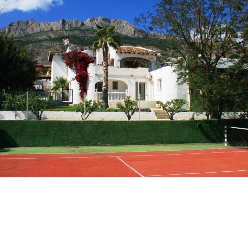 Luxury Villa with private tennis court near golf course