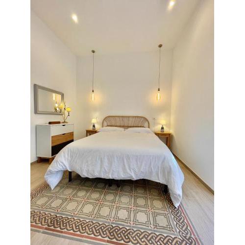 Luxury Vintage Flooring Home - hydromassage shower and 2 bathrooms