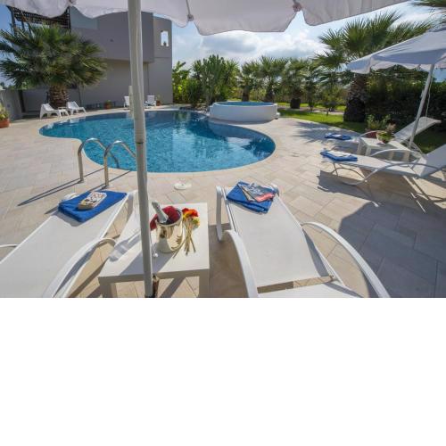 Luxury Xenos Villa 2 With 4 Bedrooms , Private Swimming Pool, Near The Sea