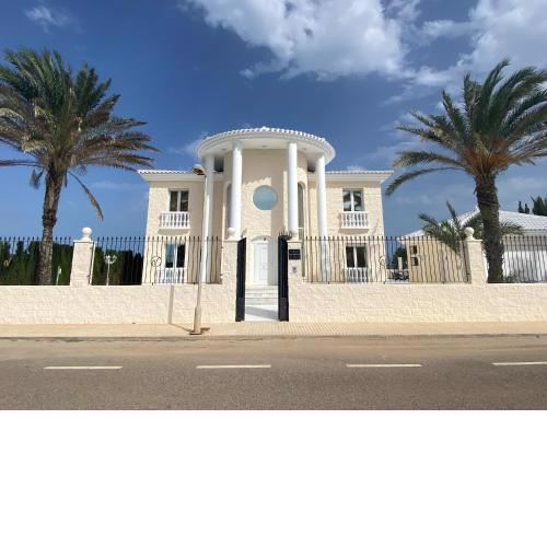 Luxus Villa, direkt am Mittelmeer mit Sandstrand