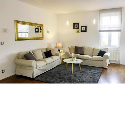 Luxusný 118m2 Apartmán s Krbom v Centre Nitry