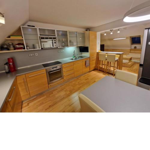 Luxusný mezonetový 160m2 apartmán s garážou, altánkom a veľkou záhradou