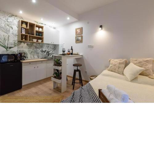 Lyana's Luxury Studio