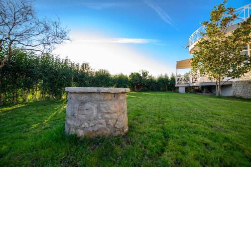 Lysithea house
