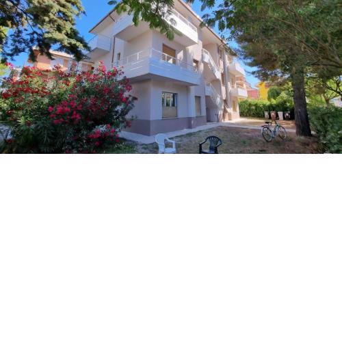 M18 - Marcelli, trilocale con giardino a 50mt dal mare