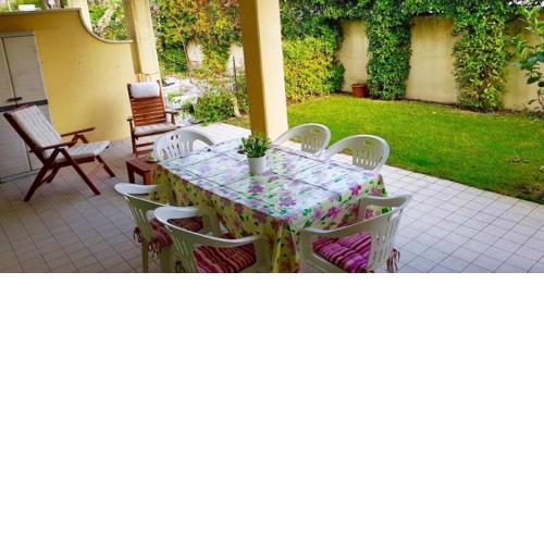 M216 - Marcelli, bilocale con giardino a 200mt dal mare