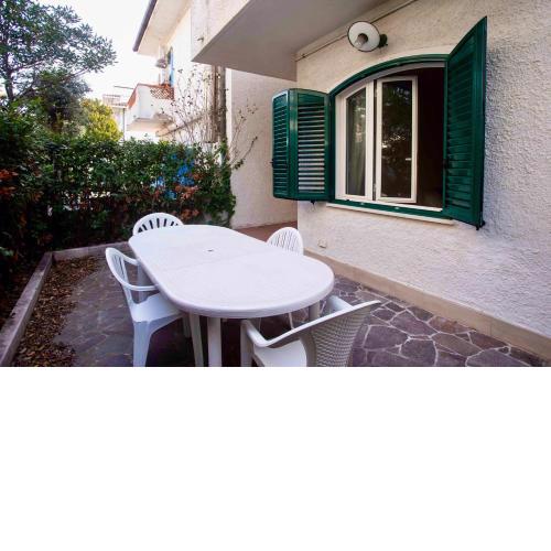 M220 - Marcelli, villetta con portico a 100mt dal mare