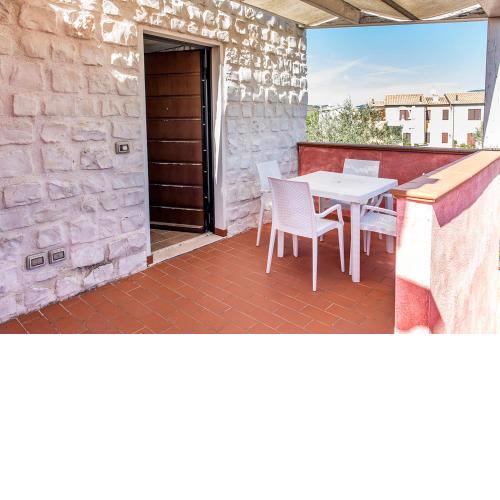 M348 - Marcelli, comodo trilocale nuovo con piscina e balcone