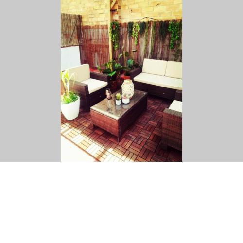 M4 Cool Terrace. 1 min to metro. 15 min to center
