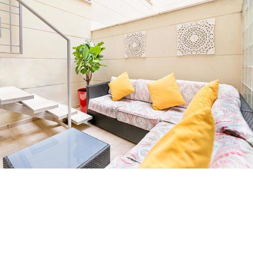 MABA/Private Backyard/Walk to Downtown/Large Smart TV