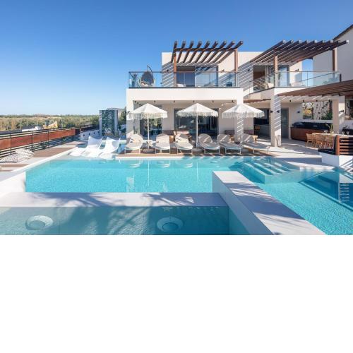 Macaw Residence, indulge yourself in rare luxury!