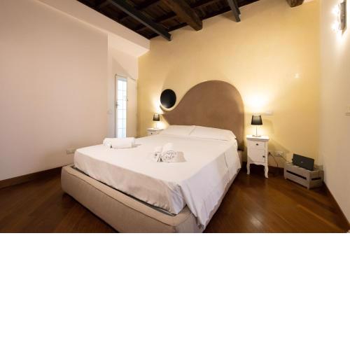 Magenta Luxury Crociferi 1