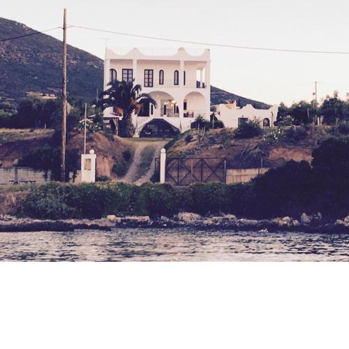 Magic house at halkida 1m from the beach!