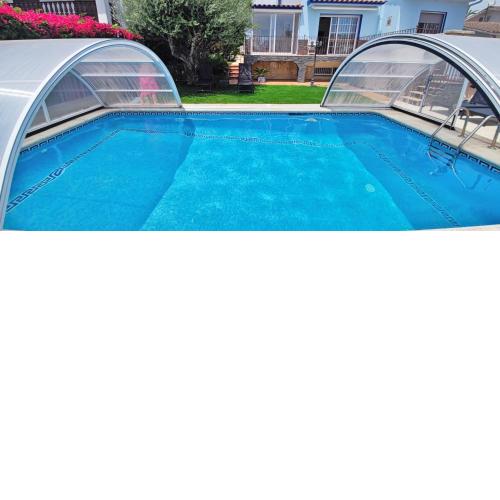 Magnífica y espaciosa villa con piscina y jardin