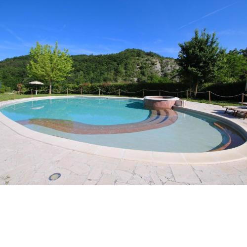 Magnificent Mansion in Apecchio with Swimming Pool